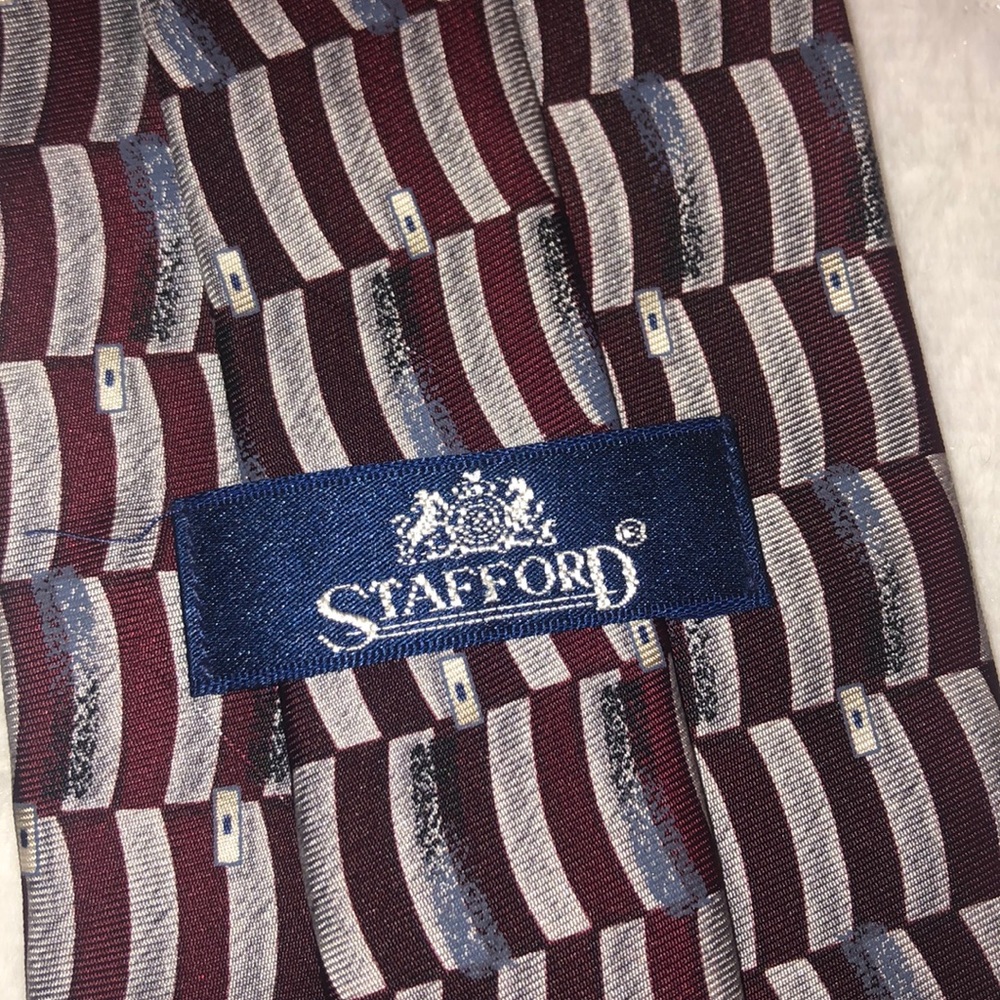 3/$20 - Stafford Silk Tie - Picture 4 of 7